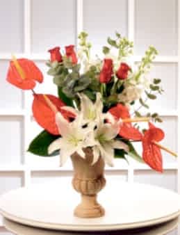 Kupa Seramikte Güller, Antoryumlar ve Lilyumlar Aranjmanlar çiçek gönder