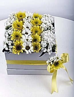 Özel Kutuda Kır Çiçekleri Kutuda Çiçek çiçek gönder