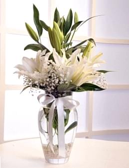 Cam Vazoda Lilyumlar Aranjmanlar çiçek gönder