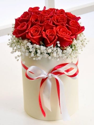Aşkın Cesareti 11 Adet Kırmızı Gül Kutuda Çiçek çiçek gönder