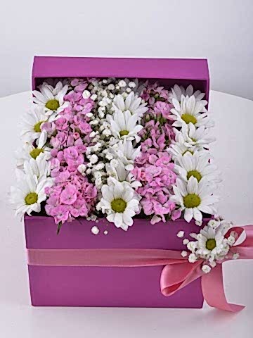 Özel Kutuda Baharın Gelişi Kır Çiçeği Arajmanı. Kutuda Çiçek çiçek gönder